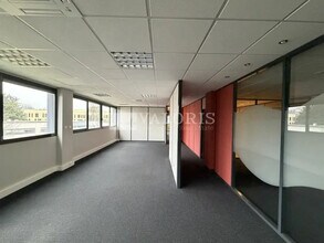 Office in Limonest to rent Interior Photo- Image 2 of 6