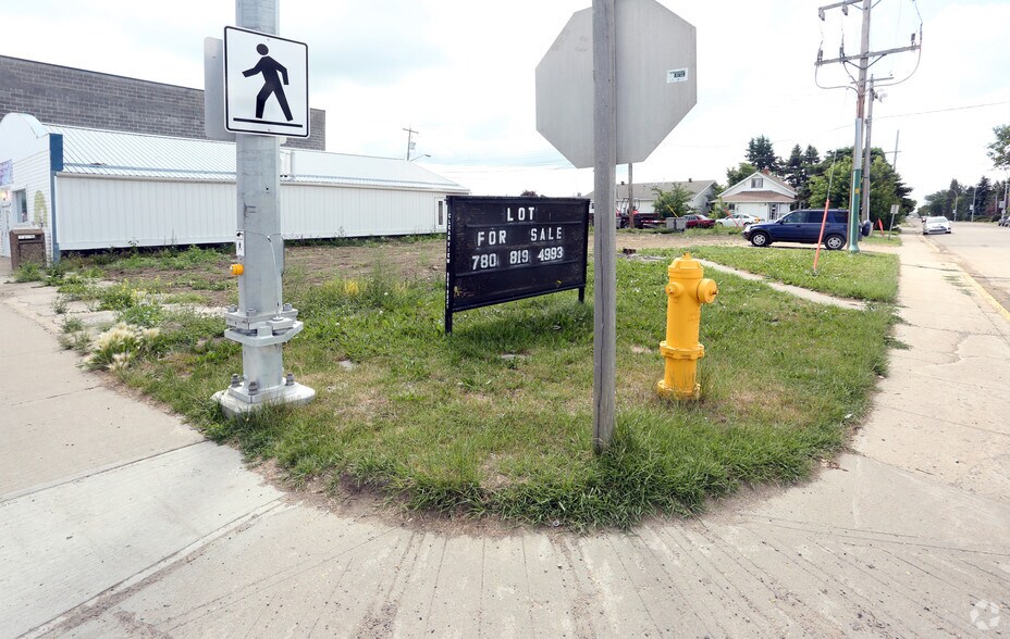 4921 50th Ave, Calmar T0C 0V0 UK