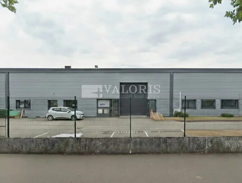 Light Industrial in Décines-Charpieu to rent - Building Photo - Image 1 of 5