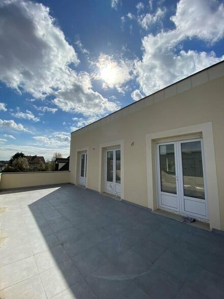 Office in Villiers-le-Bel to rent - Building Photo - Image 2 of 4