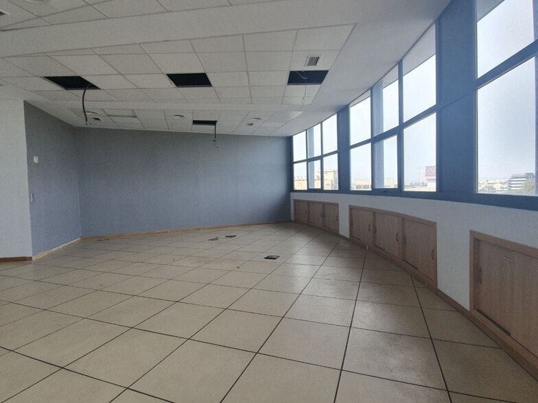 Calle Luis Fuentes Bejarano, SEVILLA, Sevilla to rent - Interior Photo - Image 3 of 10
