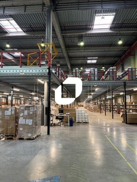 Industrial in Herblay-sur-Seine to rent - Building Photo - Image 2 of 8