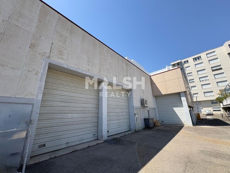 Light Industrial in Lyon to rent - Building Photo - Image 1 of 18