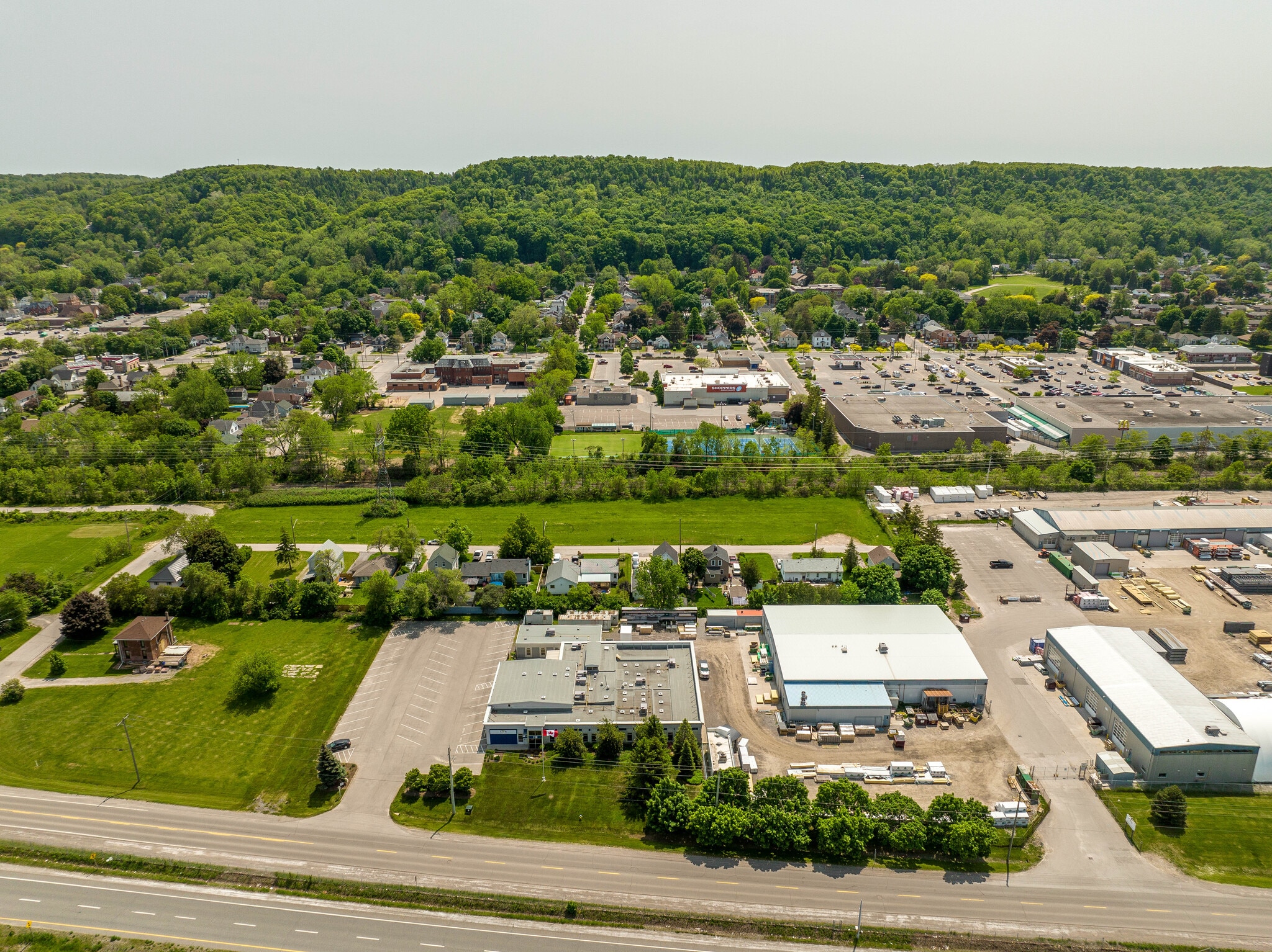 115 S Service Road portfolio of 3 properties for sale on LoopNet.co.uk Primary Photo- Image 1 of 3