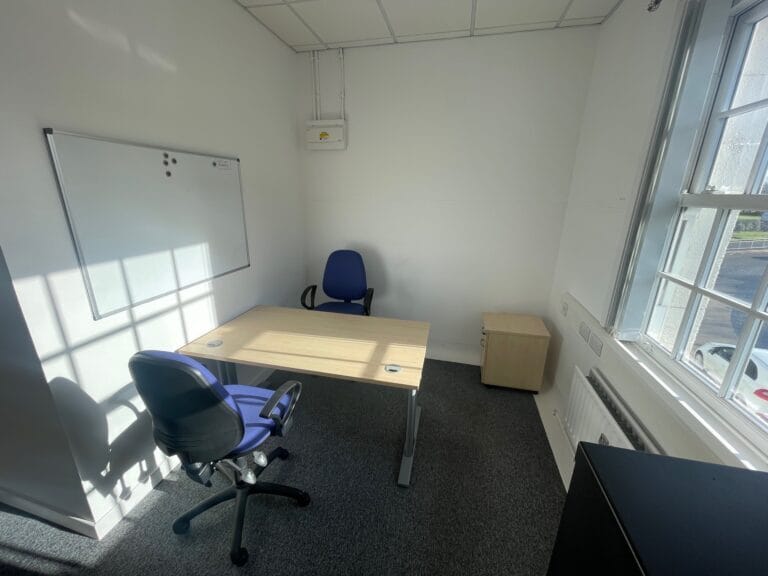 2 Scarlow St, Port Glasgow to rent Interior Photo- Image 1 of 7