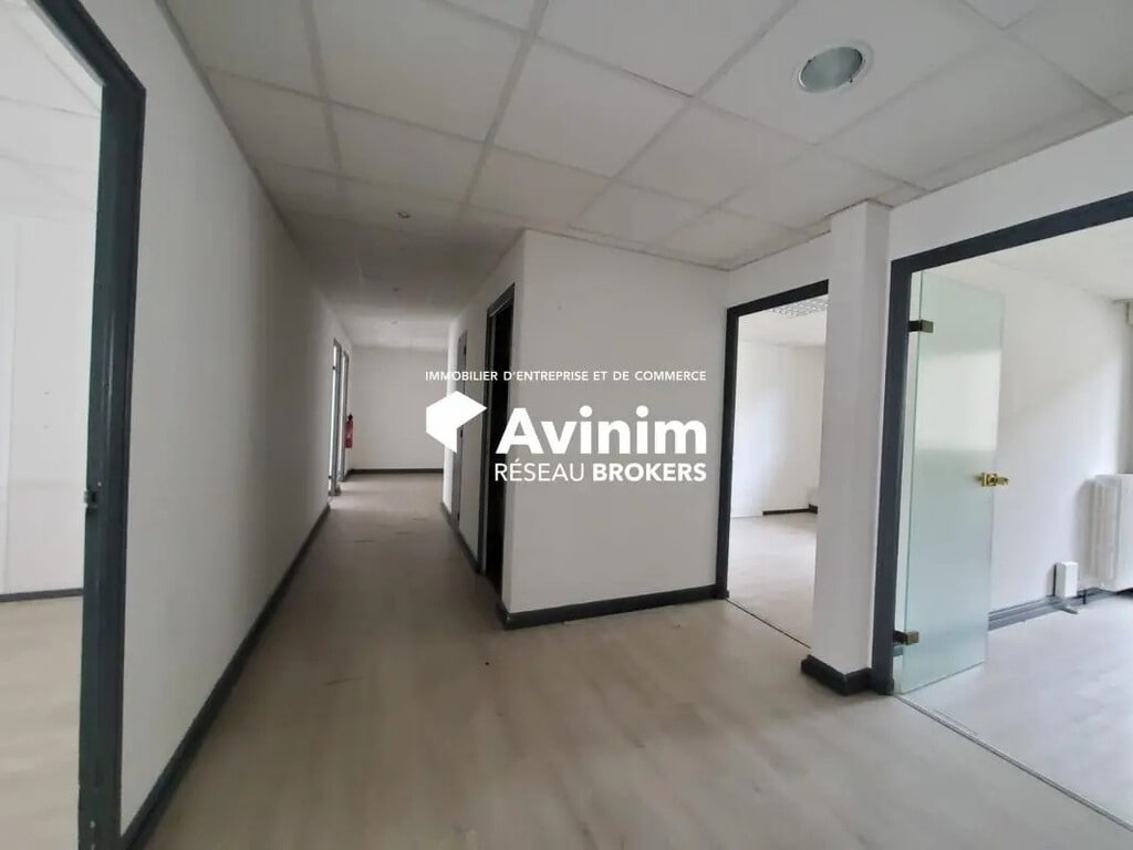 Location Bureaux 130 m² à 285 m² - Photo 1