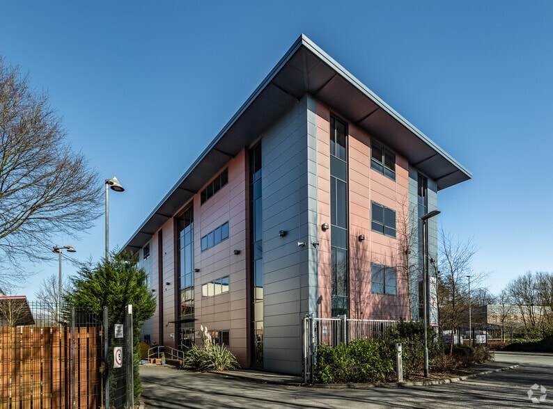 Buckley Rd, Rochdale for sale - Primary Photo - Image 1 of 1