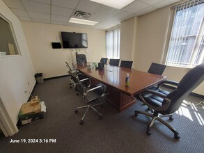 53 N Park Ave, Rockville Centre, NY for rent Interior Photo- Image 1 of 11