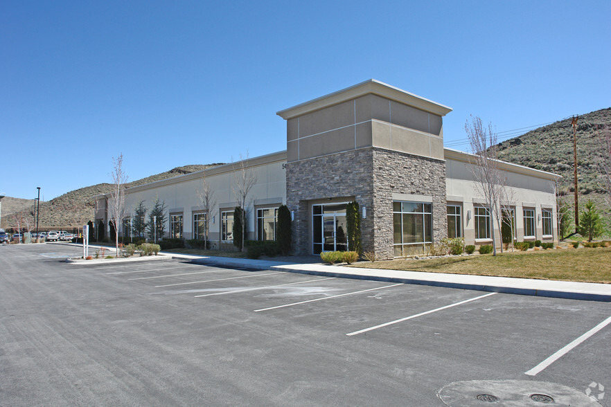 5476 Reno Corporate Dr, Reno, NV for rent - Primary Photo - Image 1 of 7