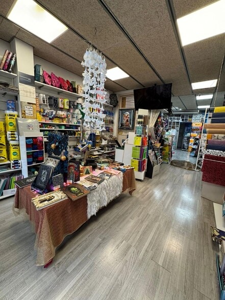 Retail in L'Hospitalet de Llobregat, Barcelona to rent - Interior Photo - Image 3 of 3