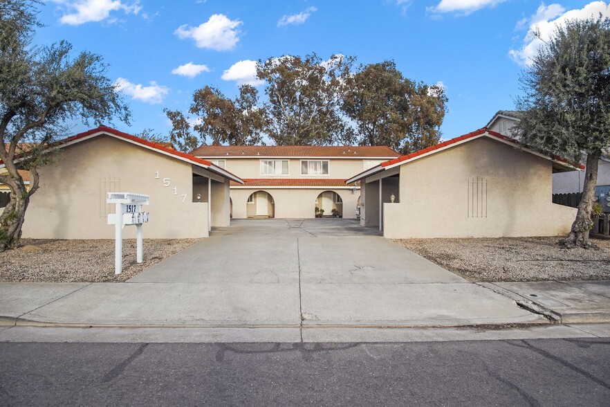 1517 Racquet Club Dr, Los Banos, CA for sale - Primary Photo - Image 1 of 1