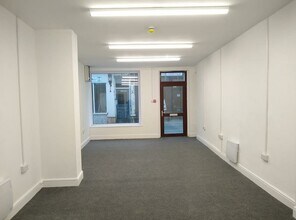 4-6 Queen St, Carmarthen to rent Interior Photo- Image 2 of 2
