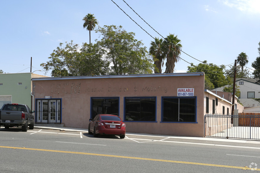 2726 Main St, Riverside, CA for rent - Building Photo - Image 3 of 28