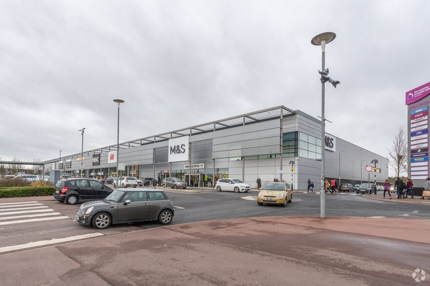 1-8 Stadium Way W, Milton Keynes to rent - Building Photo - Image 3 of 10