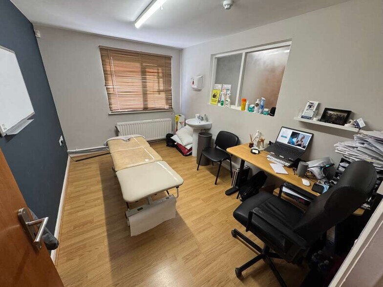 13B Antrim St, Lisburn to rent - Building Photo - Image 2 of 4