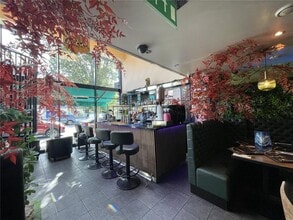 107 Hamlet Court Rd, Westcliff On Sea to rent Interior Photo- Image 2 of 12