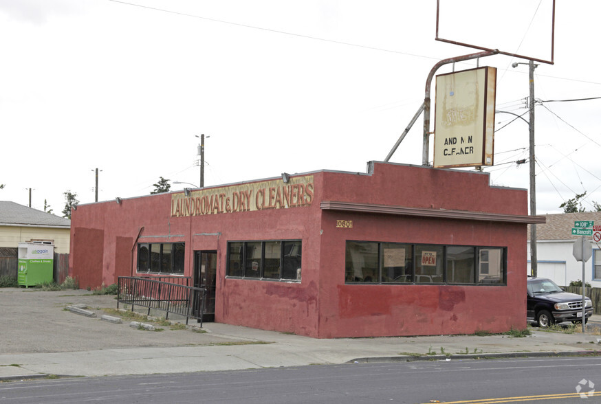 10801 Bancroft Ave, Oakland, CA for sale - Building Photo - Image 1 of 3