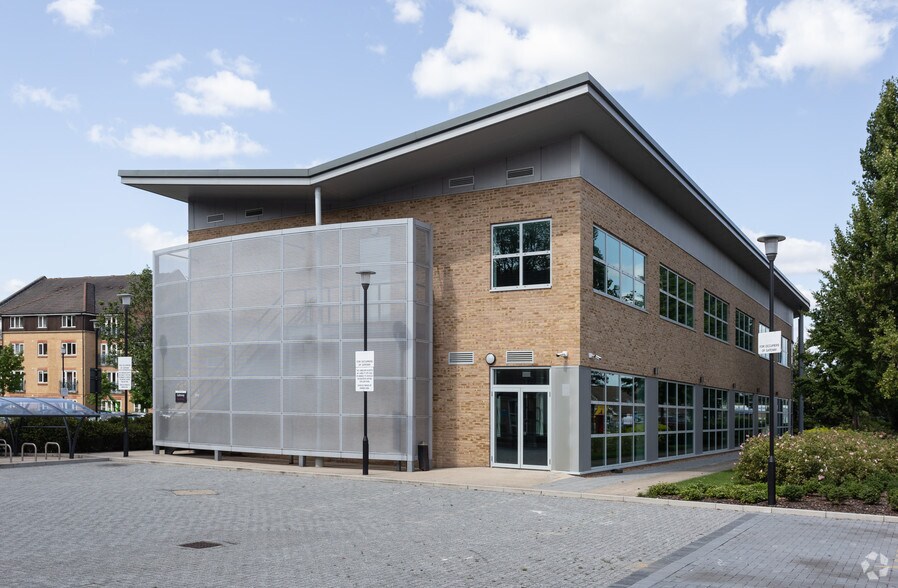 Woodbridge Rd, Guildford for sale - Primary Photo - Image 1 of 1