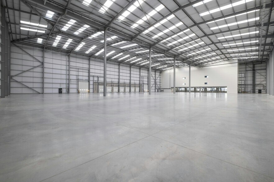 100-200 Enterprise East, Dagenham to rent - Building Photo - Image 3 of 15