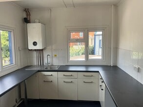 Shore Rd, Southampton to rent Interior Photo- Image 1 of 2