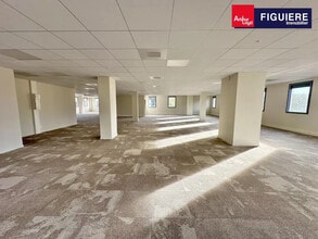 560 Avenue Du Club Hippique, Aix-en-Provence to rent Building Photo- Image 2 of 4