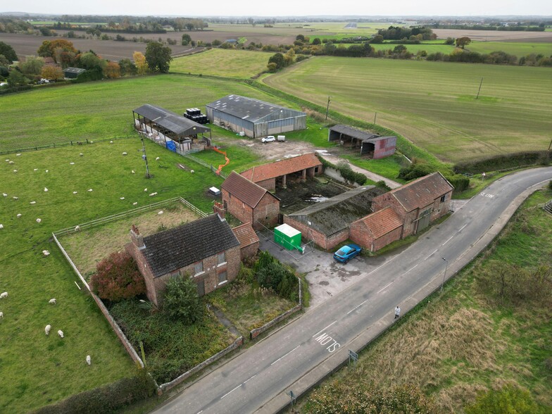 Woodbine Grange f, Tadcaster for sale - Primary Photo - Image 1 of 14