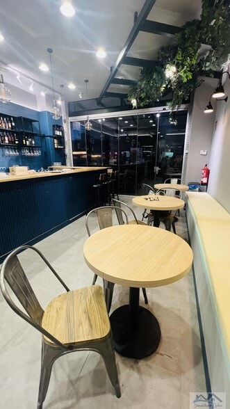 Retail in Boadilla del Monte, Madrid to rent - Building Photo - Image 2 of 7