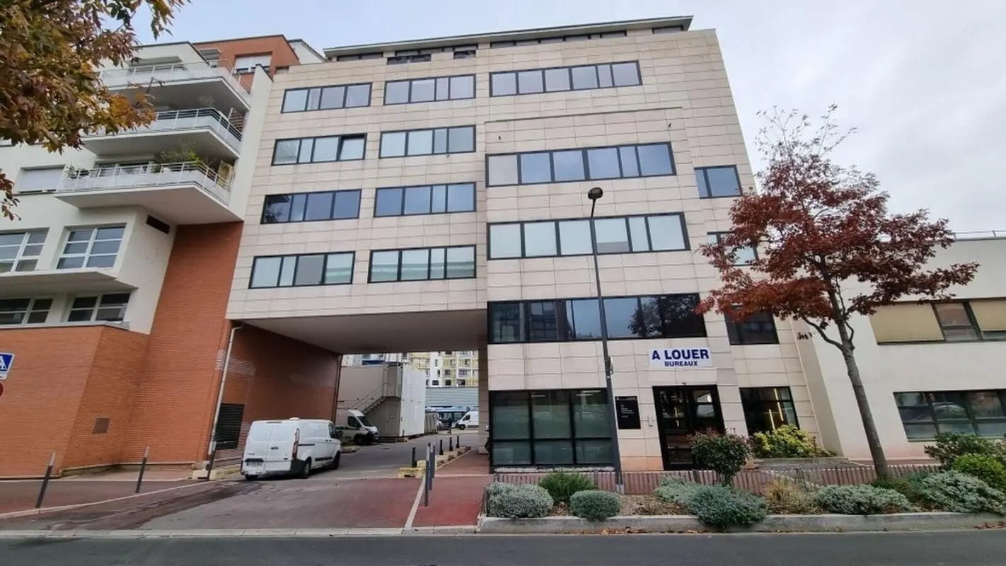 16 Rue Jean Jacques Rousseau, Issy-les-Moulineaux to rent Building Photo- Image 1 of 14