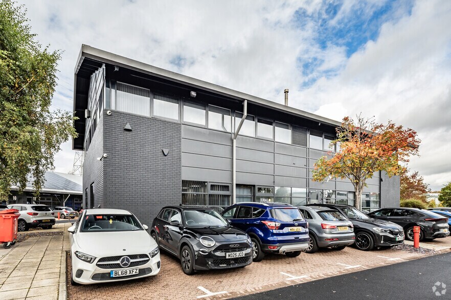 Harvard Ct, Warrington for sale - Primary Photo - Image 1 of 1