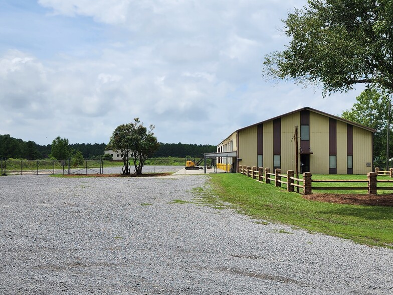 1227 Old Whitesville Rd, Moncks Corner, SC for rent - Primary Photo - Image 1 of 32