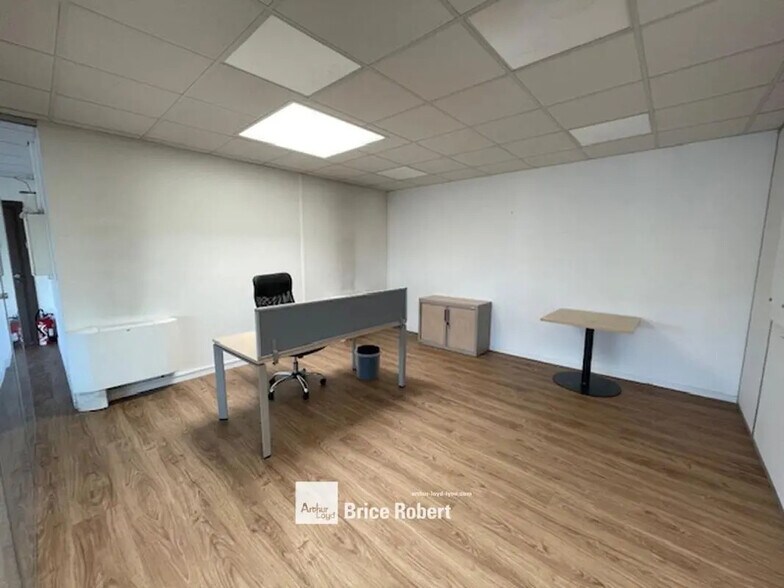 5 Rue Edison, Bron to rent - Interior Photo - Image 3 of 5