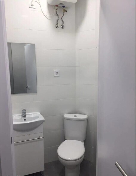 Retail in Madrid, Madrid to rent - Interior Photo - Image 2 of 3