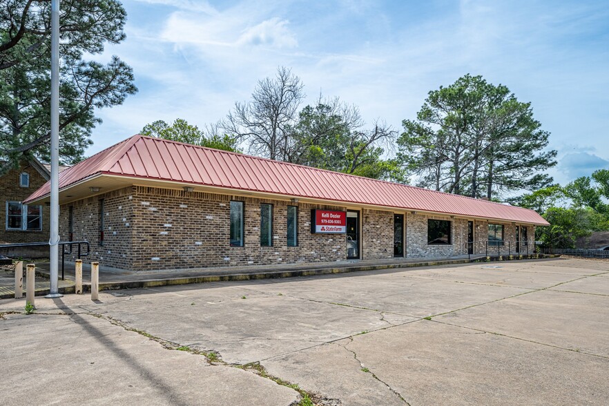 210 E Tom Green St, Brenham, TX for sale - Primary Photo - Image 1 of 25