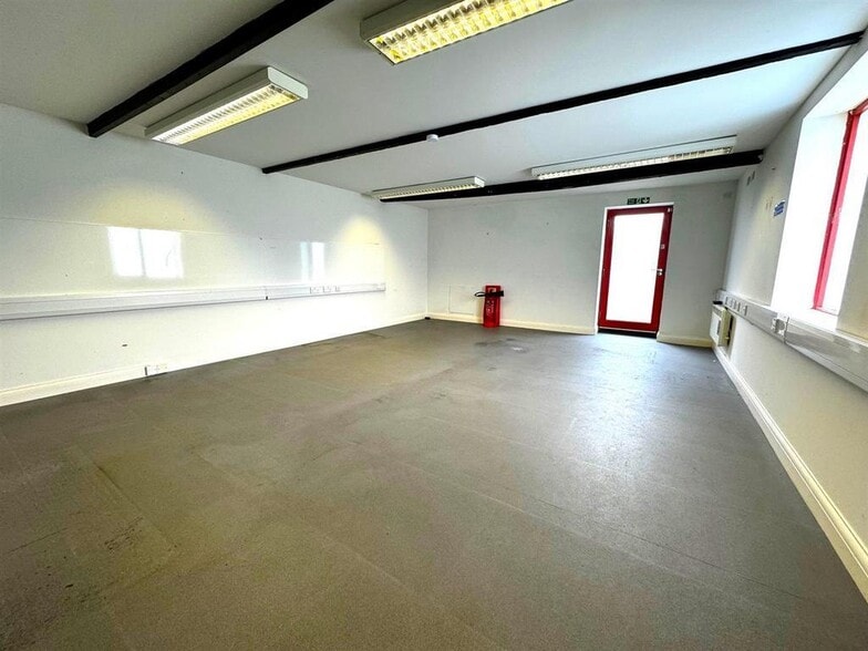 9 Brogdale Rd, Faversham to rent - Building Photo - Image 3 of 6