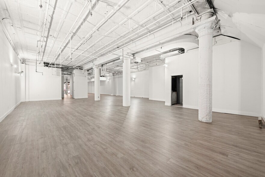 241 W 23rd St, New York, NY for rent - Interior Photo - Image 3 of 6