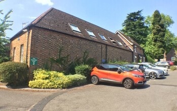 Chesham Rd, Berkhamsted to rent Building Photo- Image 2 of 8