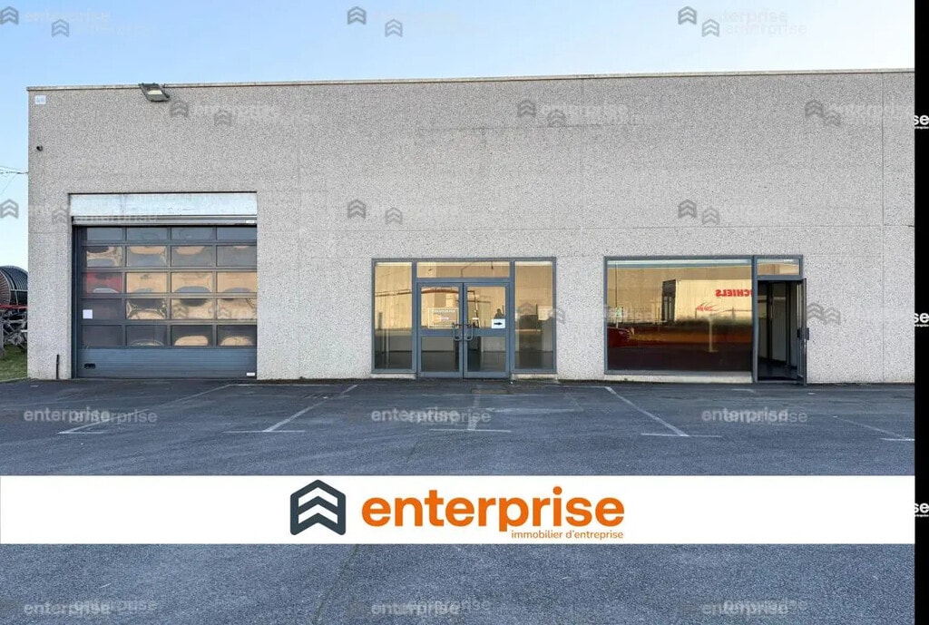 Location Local d'activités 550 m² - Photo 1
