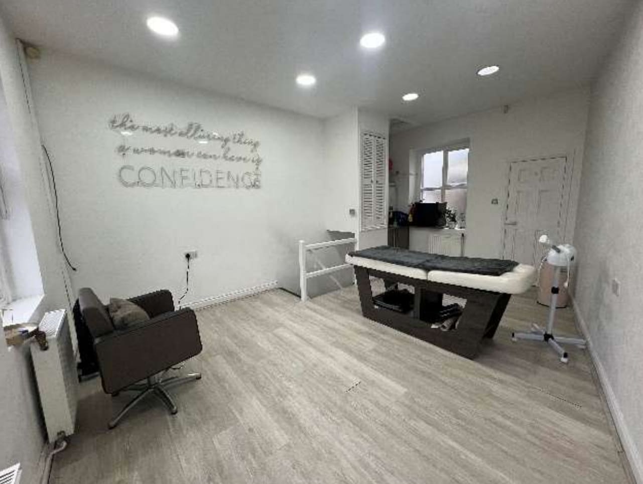 402 Bradford Rd, Batley to rent Interior Photo- Image 1 of 2