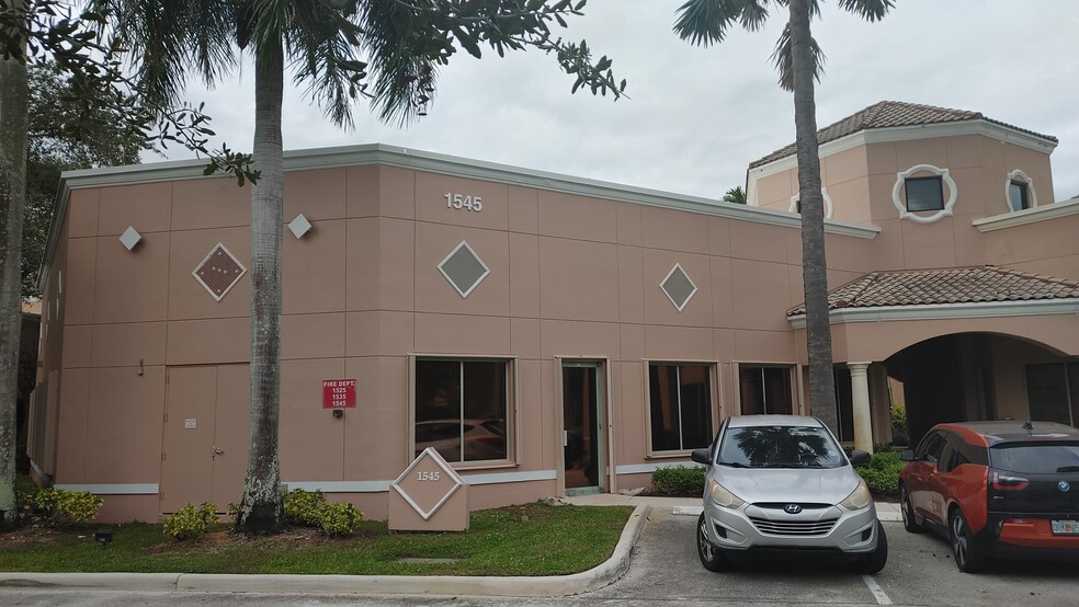 1545 N Park Dr, Weston, FL for rent - Building Photo - Image 3 of 21