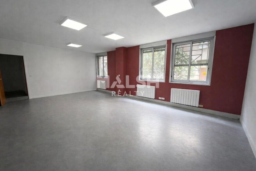 17 Rue Jean Bourgey, Villeurbanne to rent - Interior Photo - Image 2 of 5