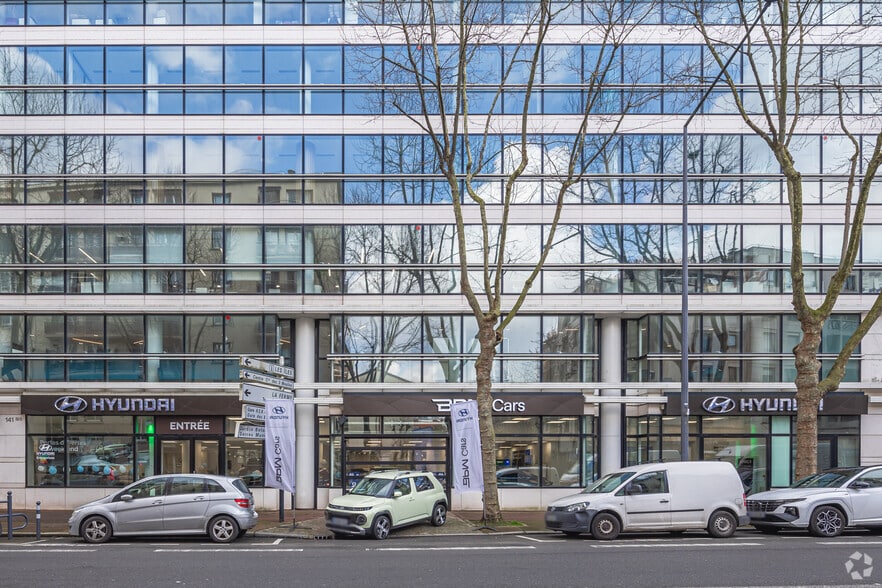 143 Avenue De Verdun, Issy-les-Moulineaux to rent - Building Photo - Image 3 of 4