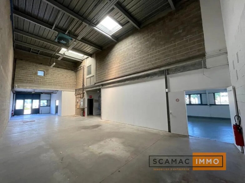 Light Industrial in Fresnes to rent - Interior Photo - Image 1 of 10
