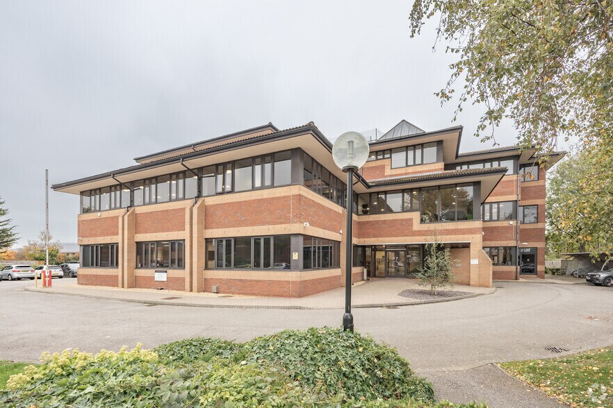 Bristol Rd, Quedgeley to rent - Primary Photo - Image 1 of 4