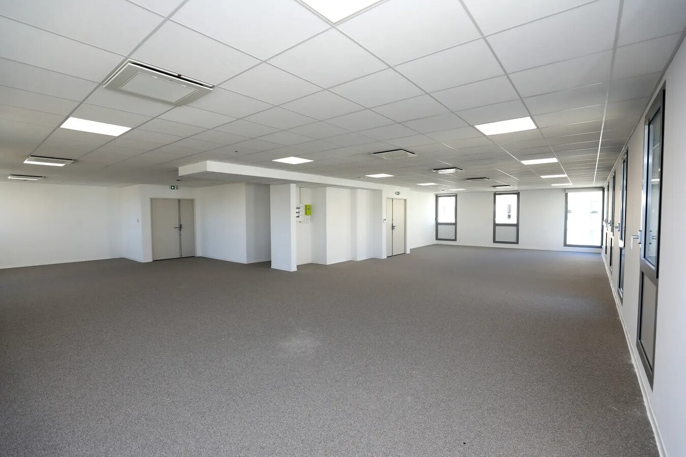 1480 Avenue D'Armenie, Gardanne, BDR 13120 -  -  - Interior Photo - Image 1 of 2