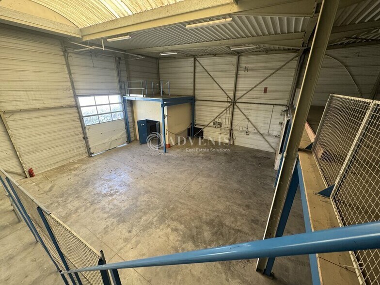 Light Industrial in Claye-Souilly to rent - Interior Photo - Image 2 of 9