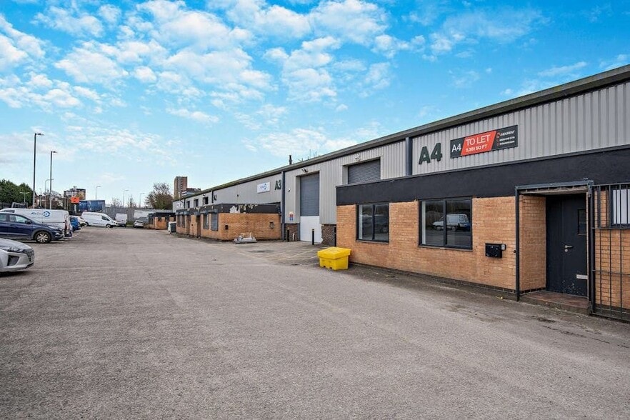 Old Wellington Rd, Manchester to rent - Building Photo - Image 2 of 10