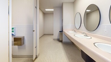 600 S Nicolet Rd, Appleton, WI to rent Interior Photo- Image 2 of 6