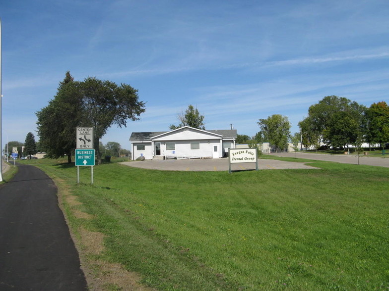 1121 Pebble Lake Rd, Fergus Falls, MN for sale - Building Photo - Image 2 of 15