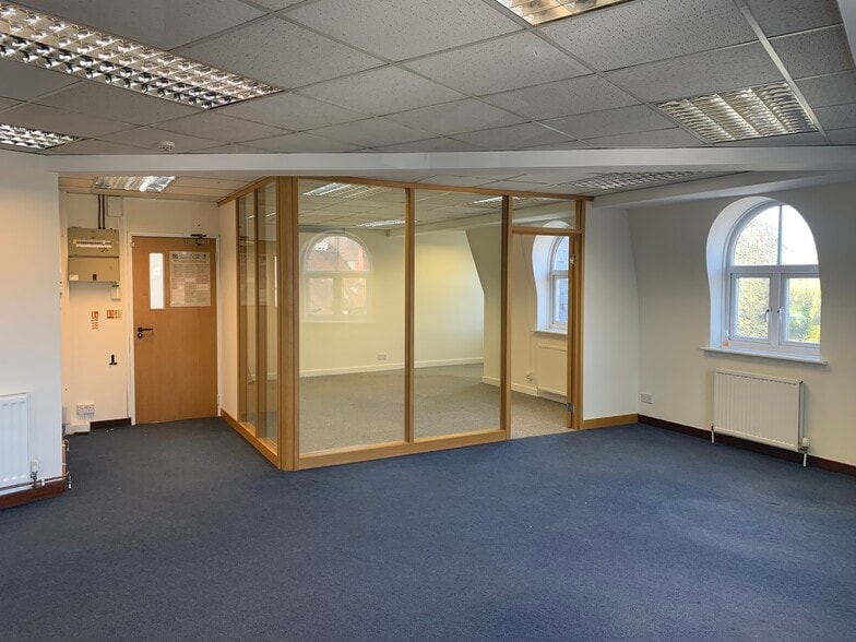 18-22 The Causeway, Bishop's Stortford to rent - Building Photo - Image 3 of 7
