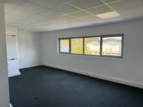 Light Industrial in Latresne for sale Interior Photo- Image 2 of 2